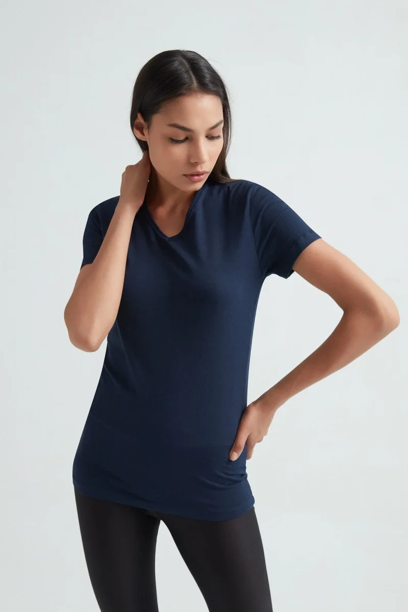 Camiseta para mujer — corte ultrafino, cuello en V 1025